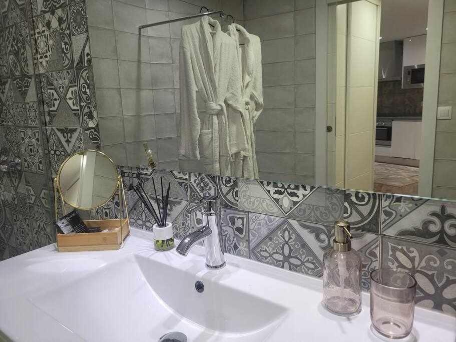 Apartamento Lirio De Agua Granada Centroアパートメント エクステリア 写真